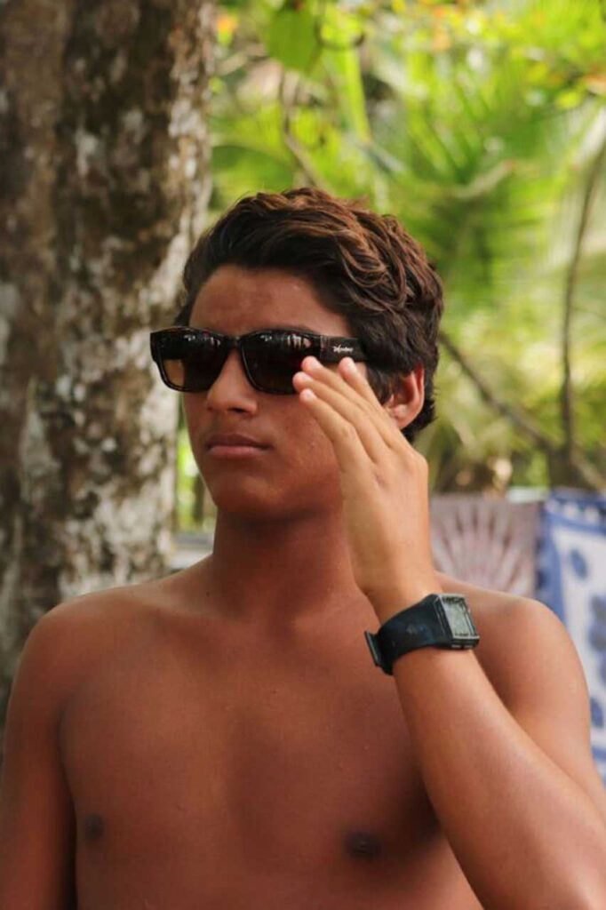 ¡Nuevo contenido del equipo próximamente! 9 Bomber Floating Eyewear Latin America Surfeador Equipo relajado con gafas de sol flotantes